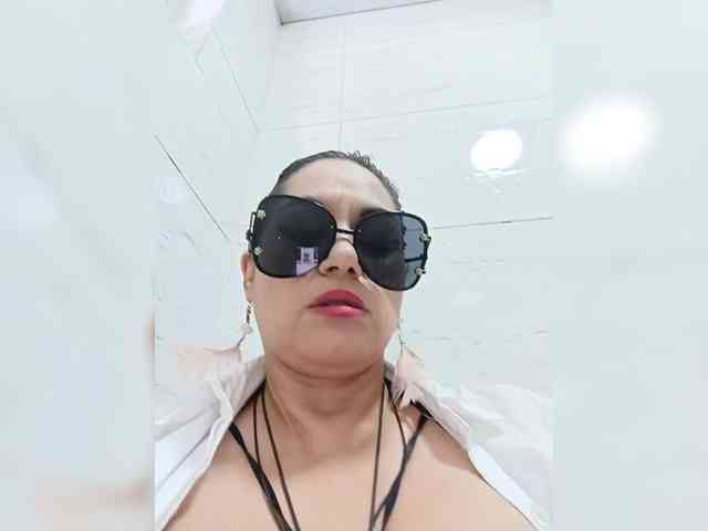 AlexaBrown12 webcam