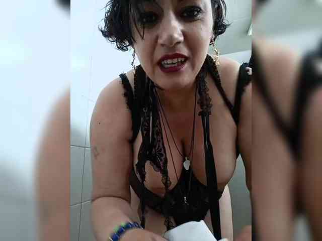 AlexaBrown12 webcam