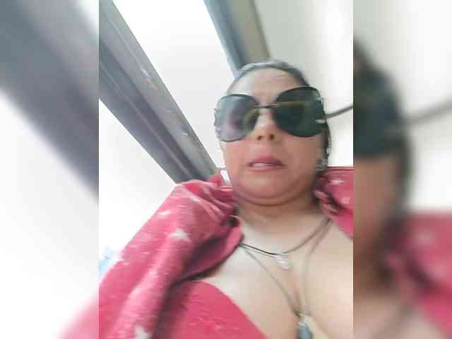 AlexaBrown12 webcam