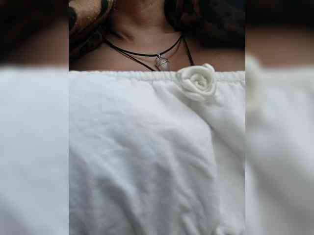 AlexaBrown12 webcam