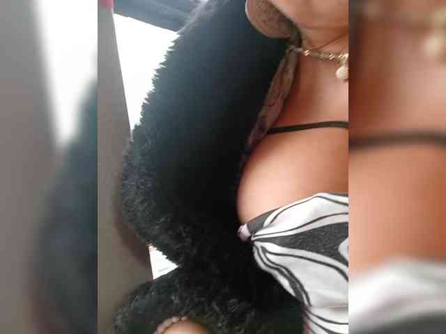 AlexaBrown12 webcam