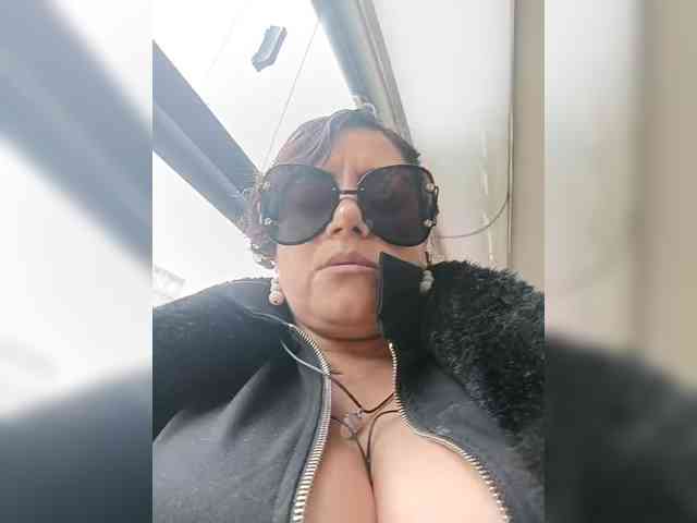 AlexaBrown12 webcam