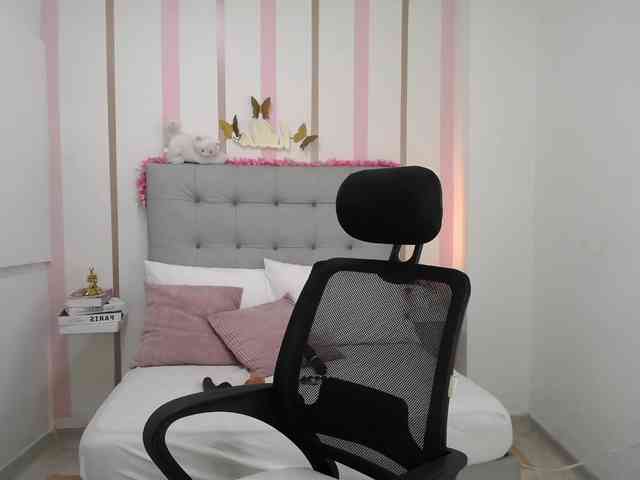 HannyQueens webcam