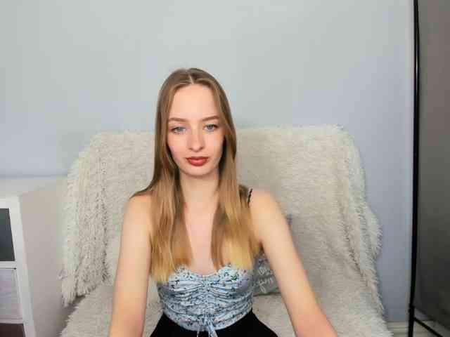 LilaFunny webcam
