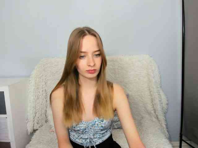LilaFunny webcam