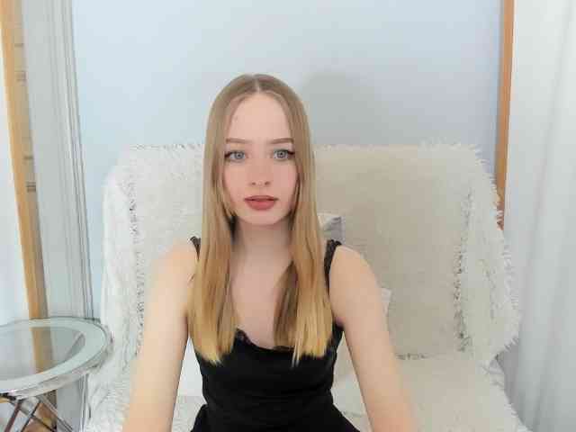 LilaFunny webcam