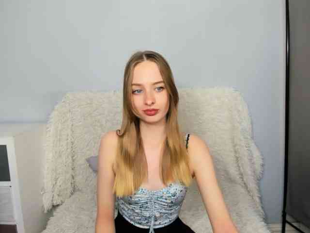 LilaFunny webcam