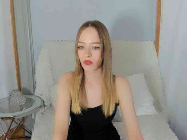 LilaFunny webcam