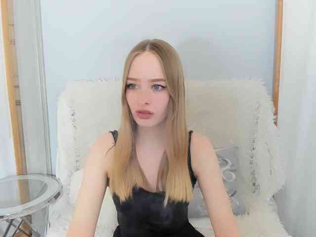 LilaFunny webcam