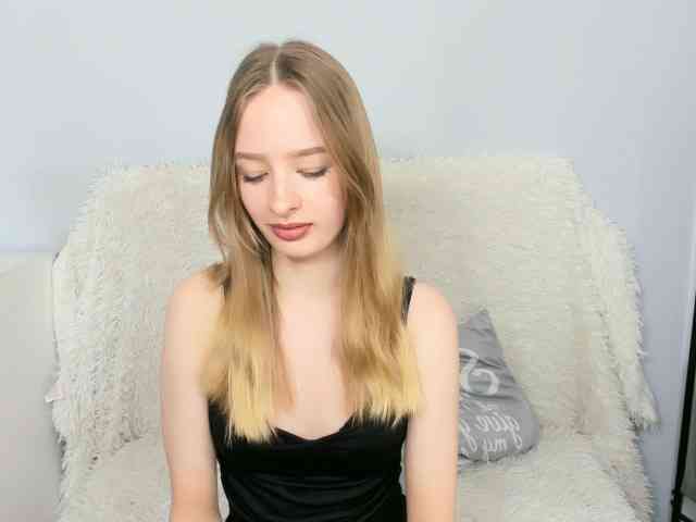 LilaFunny webcam