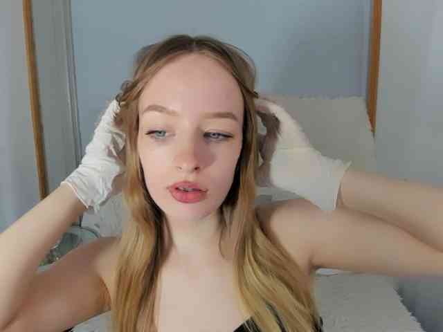 LilaFunny webcam