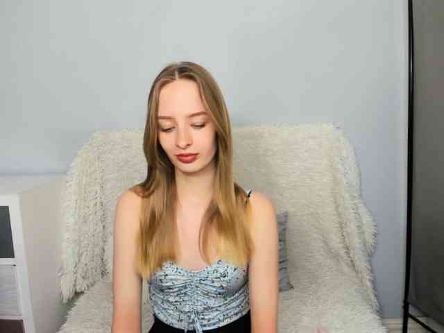 LilaFunny webcam