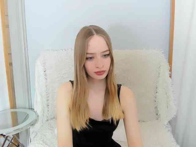 LilaFunny webcam