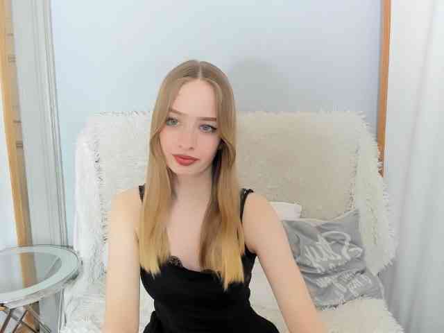 LilaFunny webcam
