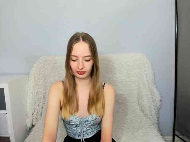 LilaFunny webcam