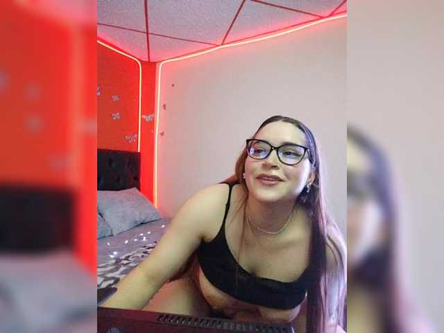 Wolfelatin-10 webcam bongacams model stream image