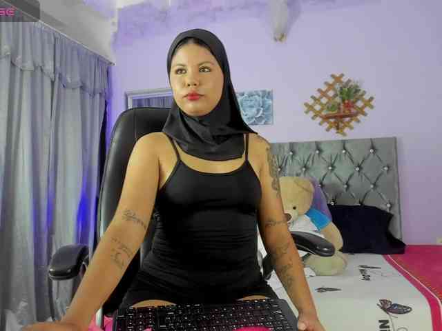 nude live chatroom Shaira-Awada