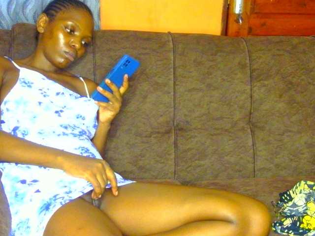 Gladwell's BongaCams show and profile