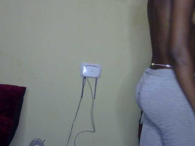 Gladwell's BongaCams show and profile