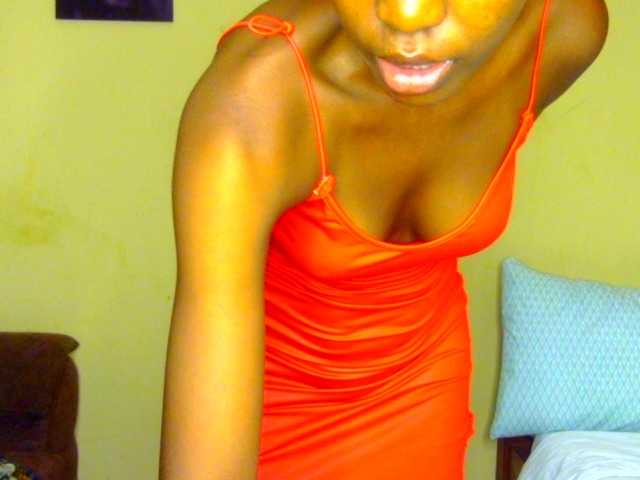 Gladwell's BongaCams show and profile