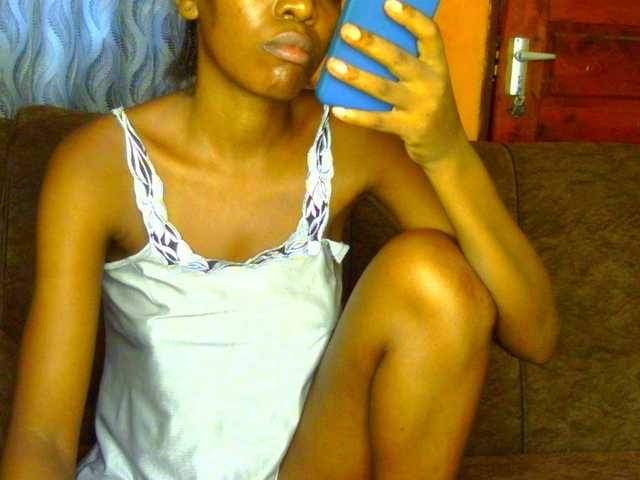 Gladwell's BongaCams show and profile