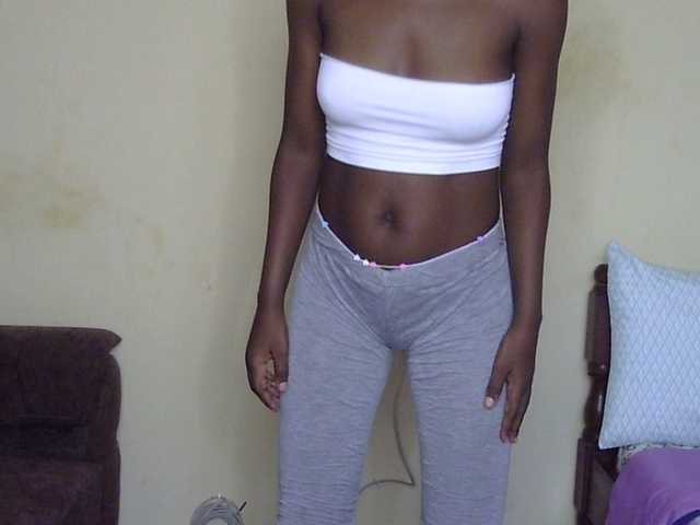 Gladwell's BongaCams show and profile