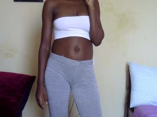 Gladwell's BongaCams show and profile