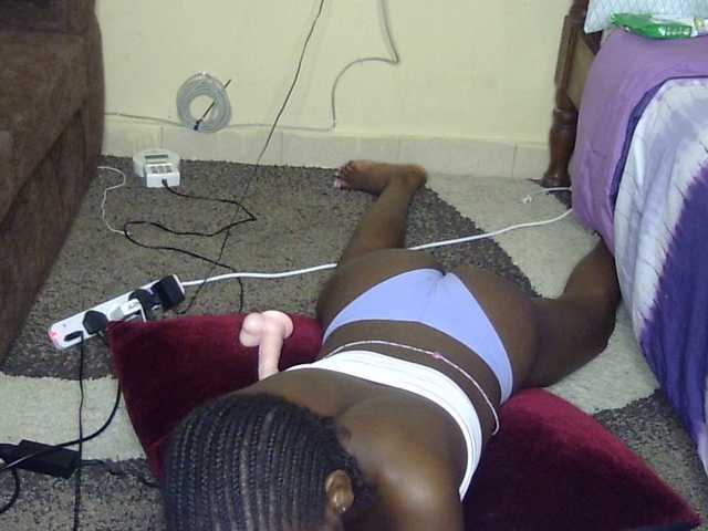 Gladwell's BongaCams show and profile