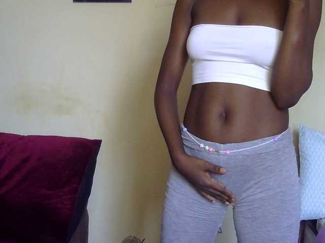 Gladwell's BongaCams show and profile