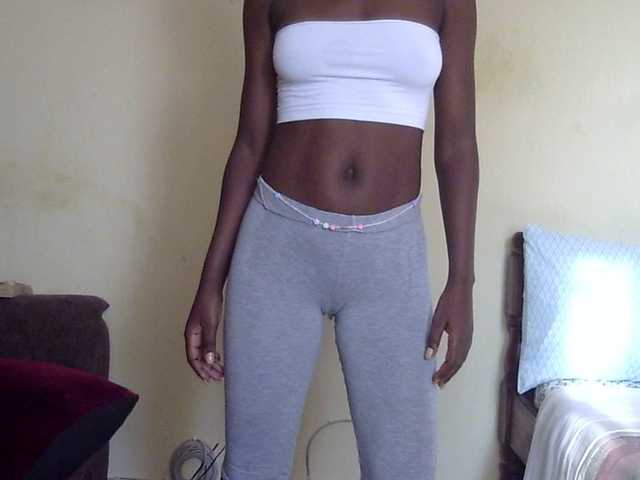 Naughtygal98 webcam bongacams model stream image