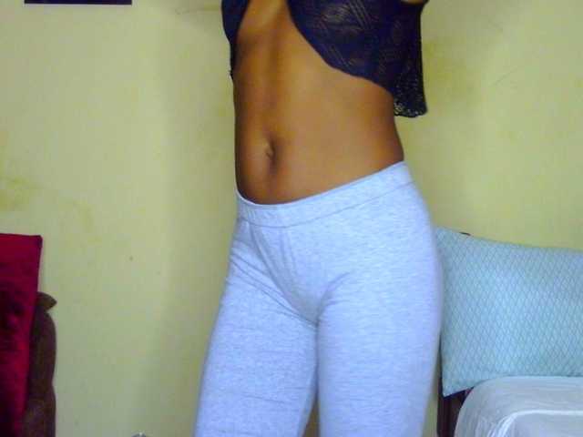 Gladwell's BongaCams show and profile