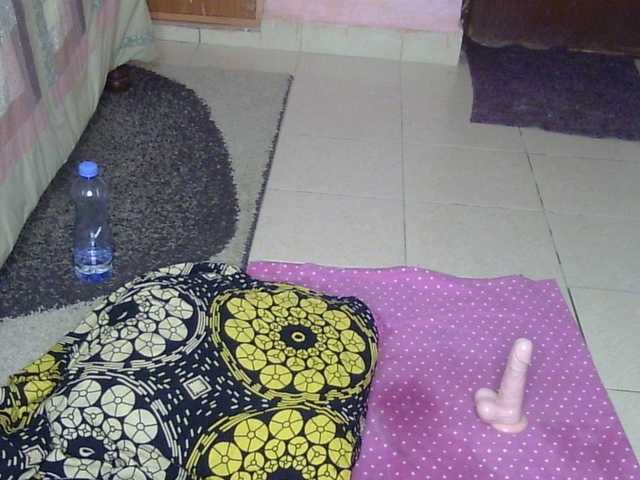 Gladwell's BongaCams show and profile