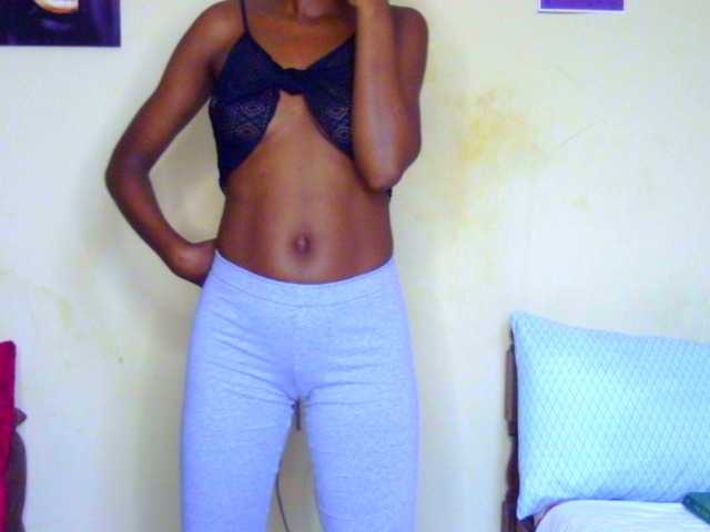 Gladwell's BongaCams show and profile