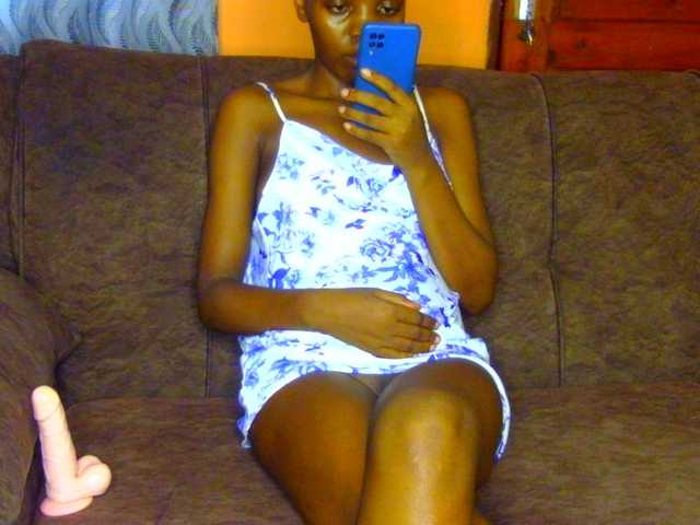 Gladwell's BongaCams show and profile