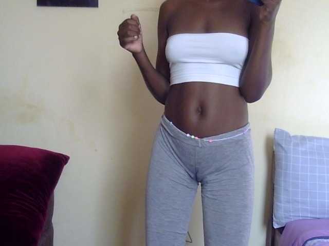 Gladwell's BongaCams show and profile