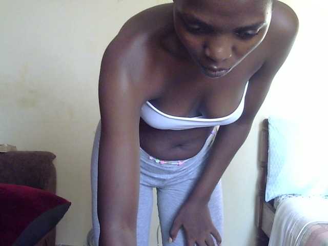 Gladwell's BongaCams show and profile