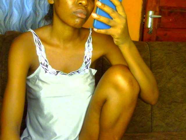 Gladwell's BongaCams show and profile