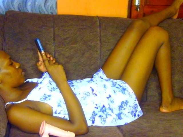 Gladwell's BongaCams show and profile