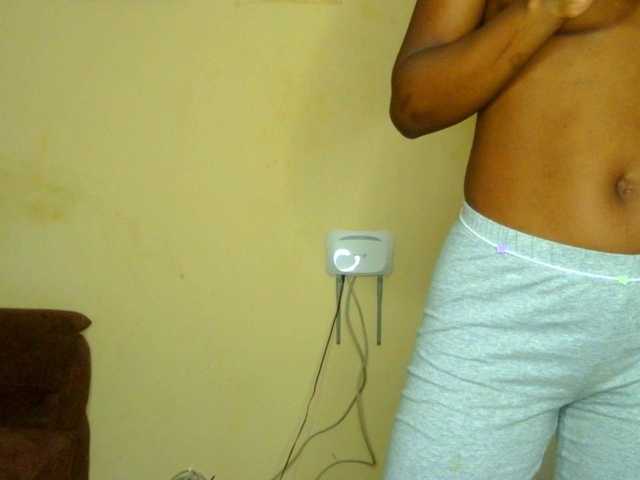 Gladwell's BongaCams show and profile