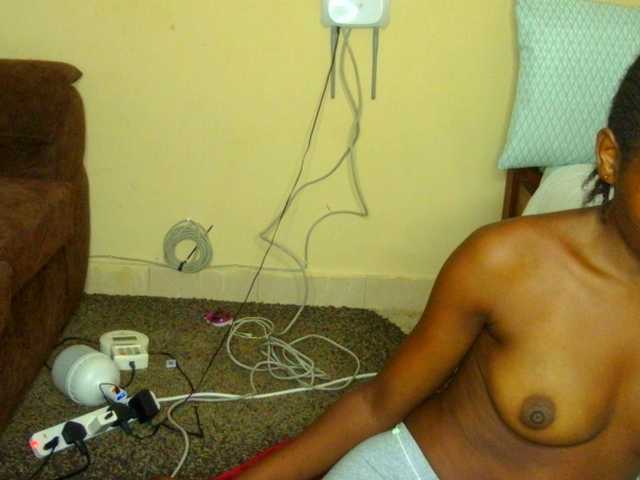 Gladwell's BongaCams show and profile