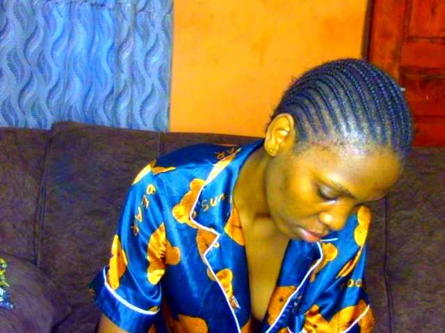 Gladwell's BongaCams show and profile