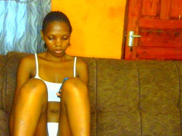 Gladwell's BongaCams show and profile