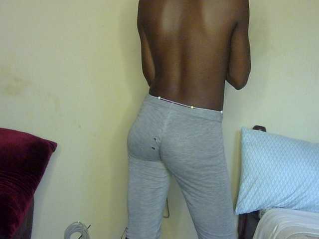 Gladwell's BongaCams show and profile