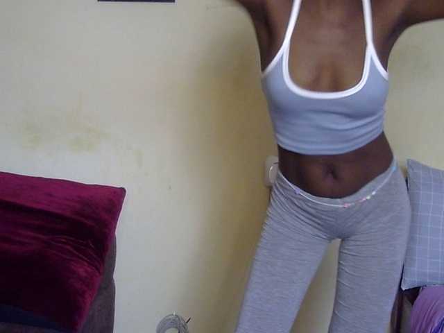 Gladwell's BongaCams show and profile