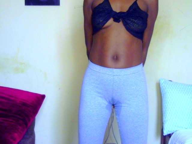 Gladwell's BongaCams show and profile