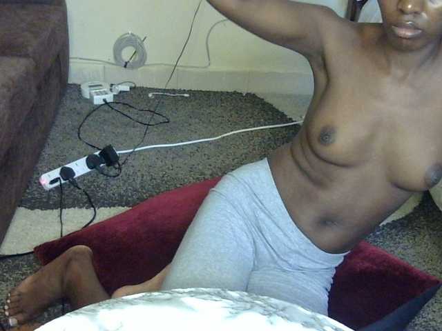 Gladwell's BongaCams show and profile