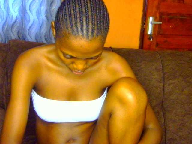 Gladwell's BongaCams show and profile