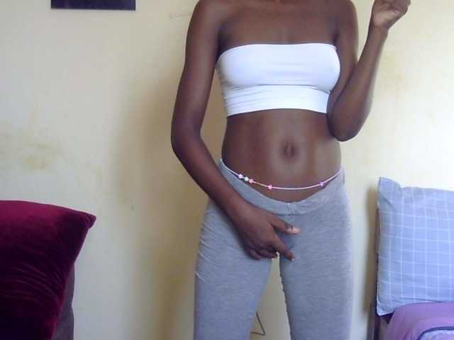 Gladwell's BongaCams show and profile