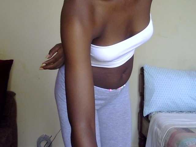 Naughtygal98 webcam bongacams model stream image