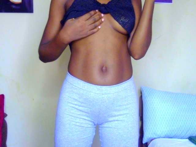 Gladwell's BongaCams show and profile